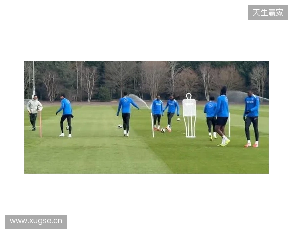 跟队:埃斯特旺参加了切尔西的公开训练,里斯、约恩森缺席 跟队:埃斯特旺参加了切尔西的公开训练,里斯、约恩森缺席