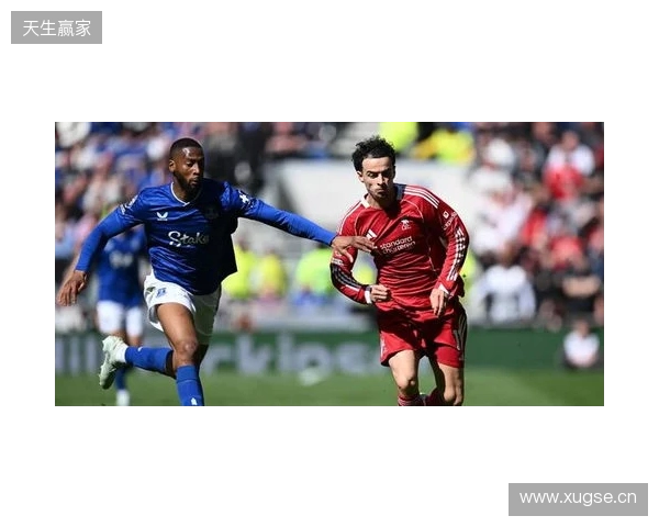 记者：琼斯正考虑结束16年红军生涯，维拉热刺国米有意